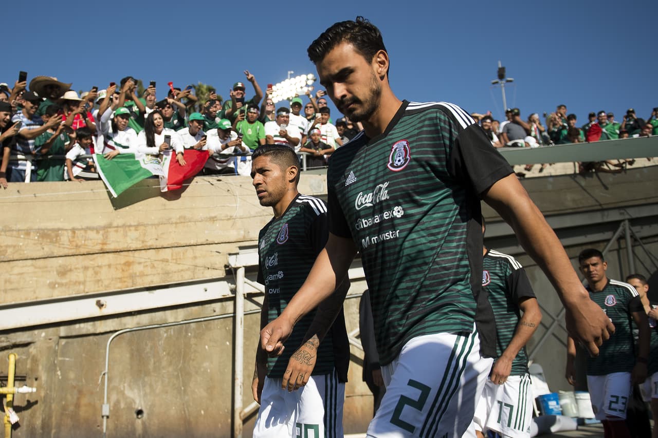 OSWALDO ALANÍS
<br>No aprovechó su única oportunidad de arrancar como titular. Se equivocó en un trazo en un intento de salida y, aunque cortó bien un par de contragolpes, parece que será uno de los cepillados por el técnico Osorio.
<br>
<i>Calificación 5</i>