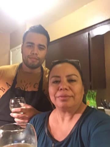 Sergio Padilla con su tía visitando Fresno en el 2016