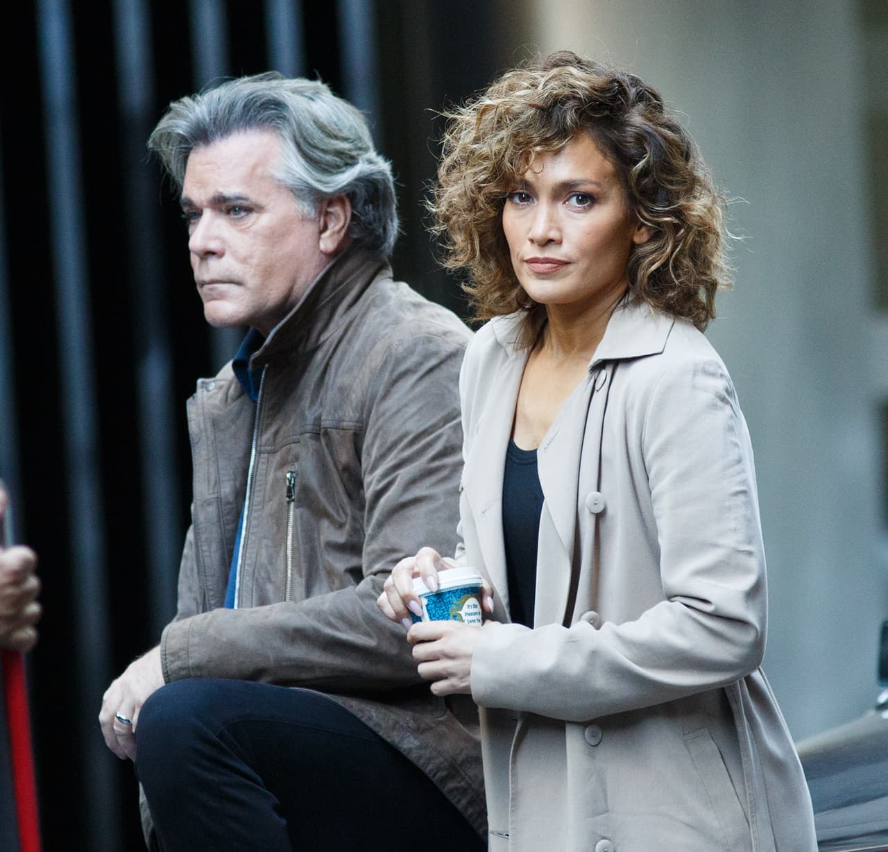 Pero bien sabemos que hacer una película o un programa de televisión tarda mucho tiempo.