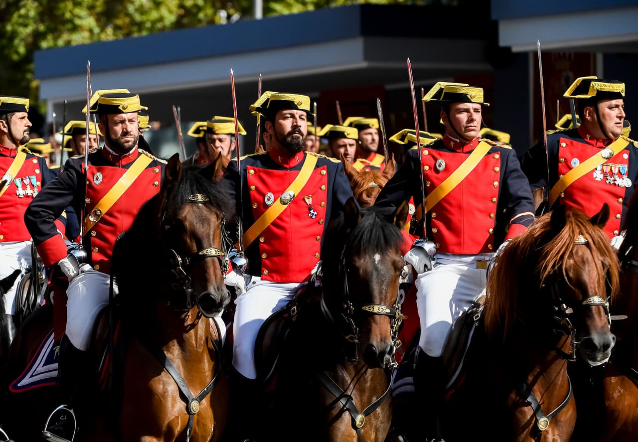 <b>Puesto 19. España</b>
<br>
<br>
<b>Índice de Poder: 0.2901 puntos.</b>
<br>
<br>Población: 47 millones de habitantes.
<br>
<br>Personal militar: 215,000 hombres. 120,000 activos y 15,000 reservistas.
<br>
<br>Fuerza aérea: 503 aeronaves. 140 aviones caza y 119 helicópteros.
<br>
<br>Fuerzas Terrestres: 327 tanques, 5,033 vehículos armados y 0 lanzacohetes.
<br>
<br>Fuerzas navales: 139 naves. 1 portaaviones, 0 destructores y 2 submarinos.
<br>
<br>Presupuesto anual de defensa: 11,750 millones de dólares.
<br>
<br>Las reservas nucleares de cada país no se tienen en cuenta en el índice, pero las potencias nucleares reconocidas reciben una bonificación.