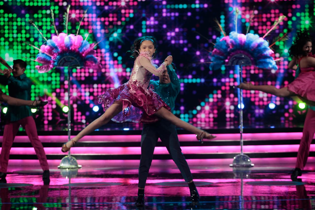 La coreografía fue tan buena que el mismo Albertano destacó "el jícamo" de la pareja, así como el ritmo de Flor, por ser originaria de Acapulco, Guerrero.