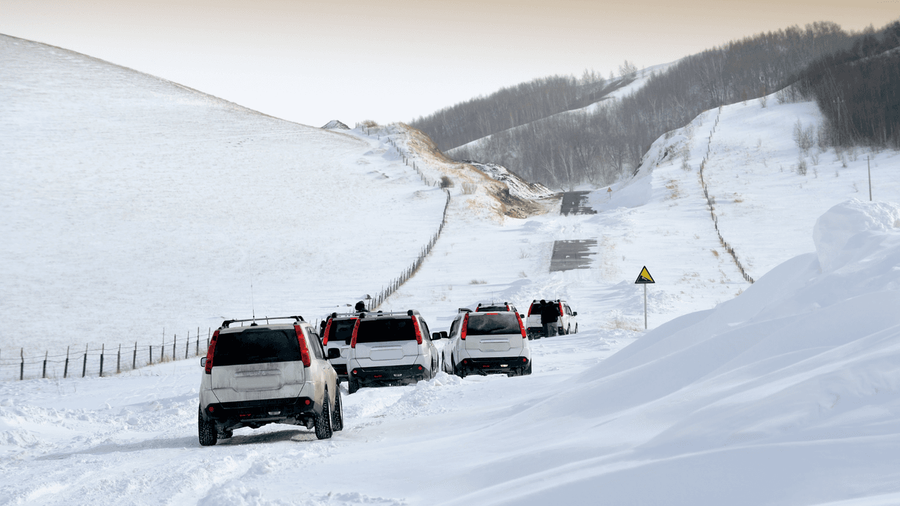 <b>Usa el impulso</b>
<br>En situaciones como colinas o subidas pronunciadas, es mejor utilizar un poco de inercia. 
<br>Procura llegar al ascenso con algo de impulso (a velocidades bajas, pero constantes). Al comenzar a subir, aplica lentamente el acelerador. Una vez que llegues a la cima, detente lentamente.