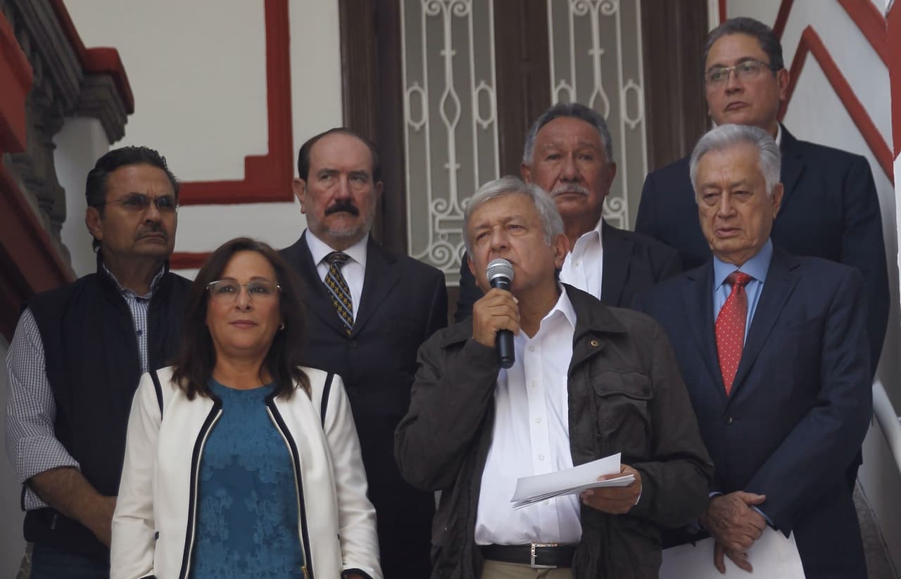 López Obrador enfrenta su primera tormenta de críticas tras incluir a un exministro del PRI en su equipo
