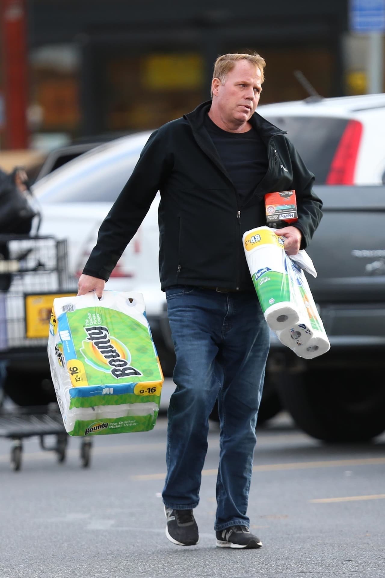 Thomas Markle Jr., medio hermano de Meghan Markle, y su prometida, están siendo desalojados de la casa en la que habitan debido a la falta de pago de la renta, informó el diario británico 
<a href="https://www.dailymail.co.uk/news/article-6847611/Meghan-Markles-brother-fianc-e-evicted-falling-rent.html" target="_blank">Daily Mail</a>.