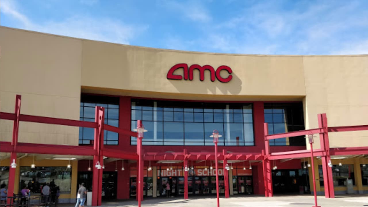 <b>AMC Parkway Pointe 15.</b> Dirección: 3101 Cobb Pkwy SE UNIT 201, Atlanta, GA 30339.