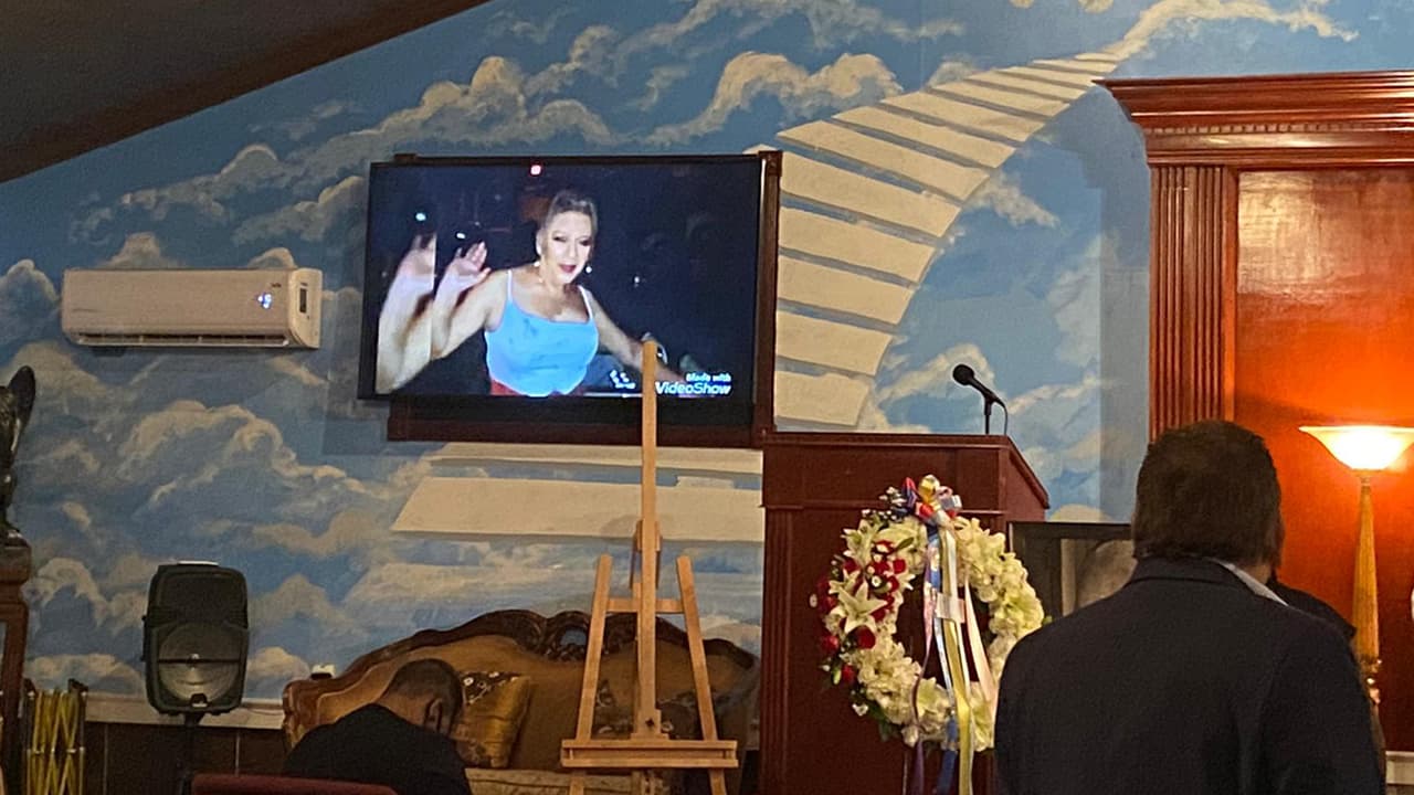 Se dieron cita sus amigos quienes la consideraban parte de su familia.