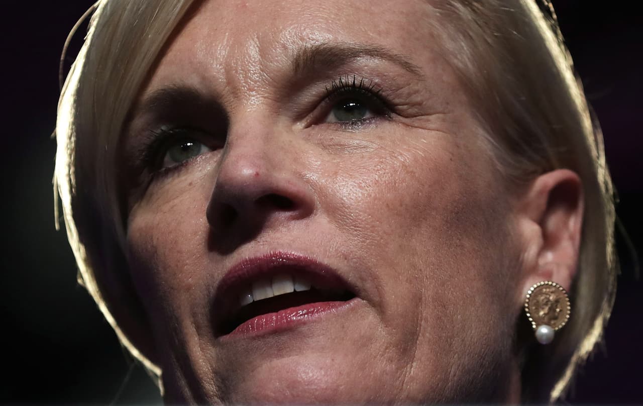 <b>Cecile Richards, presidenta de Planned Parenthood, uno de los aliados clave de la marcha</b>. "Este es un momento histórico para unirnos y proteger el progreso que hemos conseguido, dijo en un comunicado. "Enviaremos un fuerte mensaje a la nueva administración: millones de personas en todo el país están preparadas para combatir los ataques contra la salud reproductiva, los servicios de aborto y el acceso a Planned Parenthood, ya que se interceptan con los derechos de los jóvenes, la gente de color, los inmigrantes y personas de todas las religiones, procedencias e ingresos".