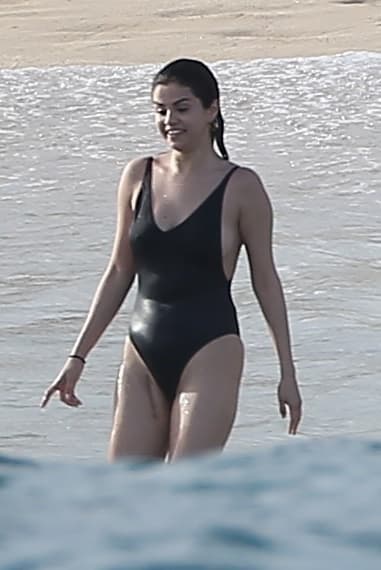 Gómez se sometió a un trasplante de riñón, luego de que su amiga Francia Raisa se ofreciera a donárselo.