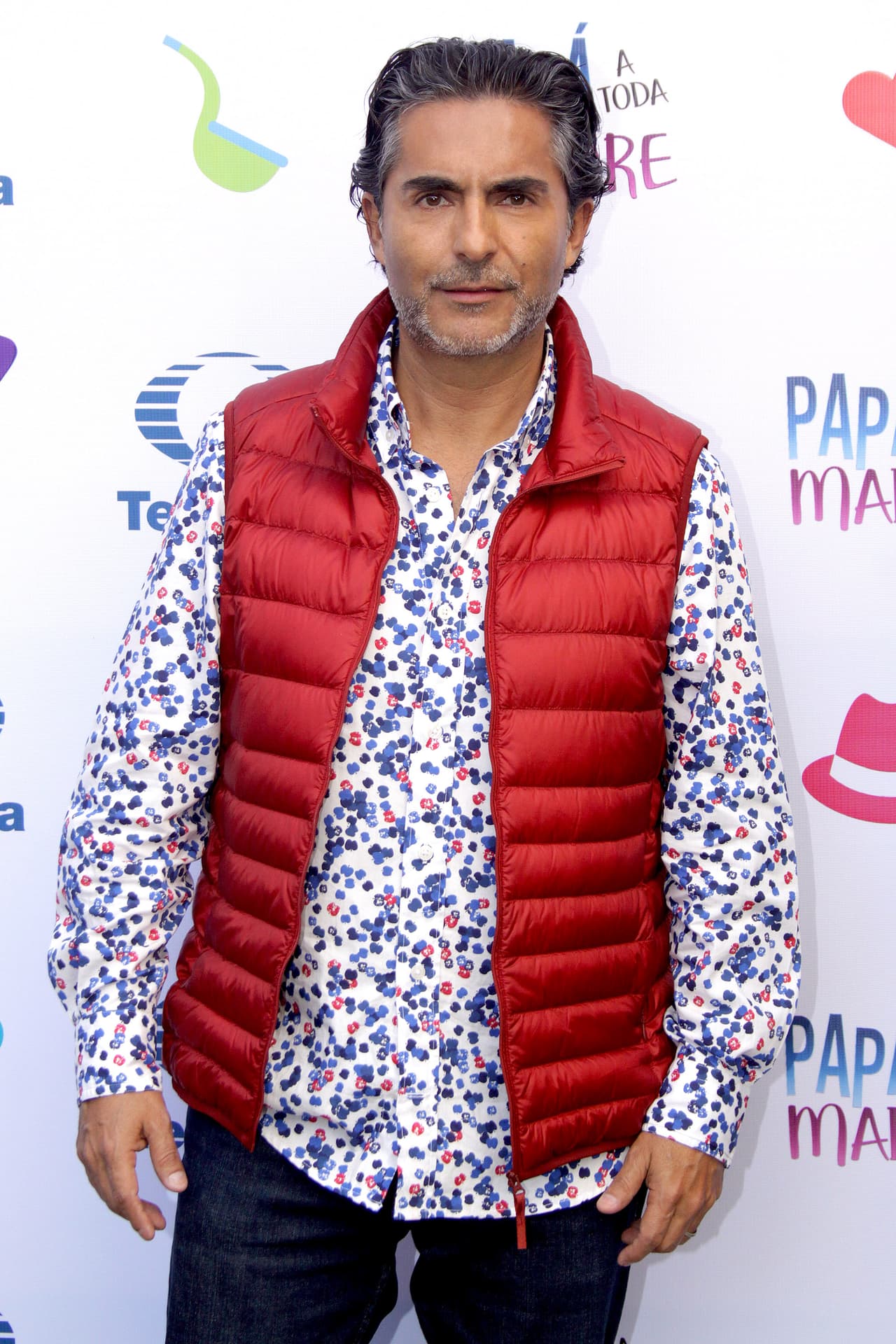 El comentario dio a pie a que se le cuestionara sobre las versiones que han circulado acerca de un supuesto romance entre ella y 'El Negro' Araiza, quien hace unas semanas anunció que pondría
<b><a href="https://www.univision.com/famosos/raul-araiza-confirma-que-puso-en-pausa-su-matrimonio-de-24-anos-con-fernanda-rodriguez-fotos" target="_blank">"en pausa" su matrimonio</a></b> con Fernanda Rodríguez.
<br>