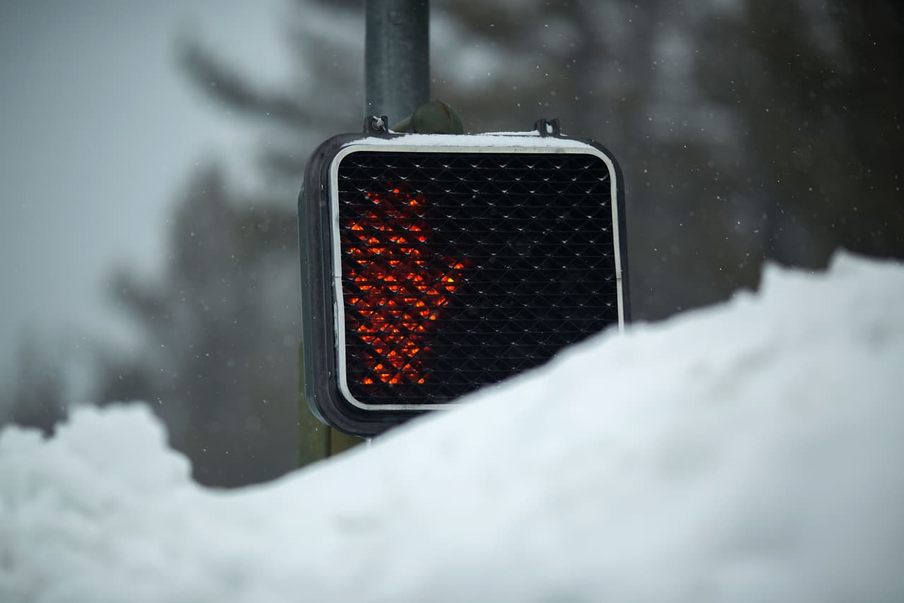 La cantidad de nieve continúa aumentando en el poblado de Mammoth Lakes, a 330 millas de San Francisco, tras el paso de varias tormentas a lo largo de California.