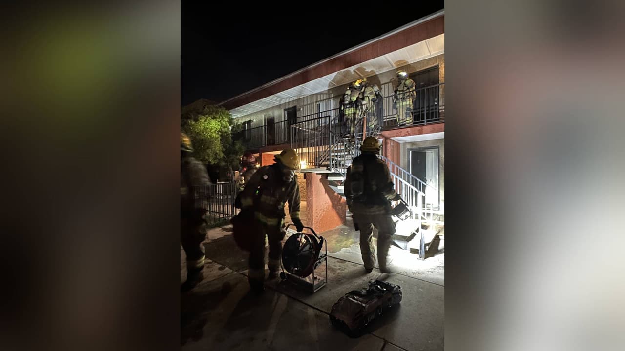 Los bomberos registraron el edificio y determinaron el departamento involucrado en el incidente estaba vacío, por lo que ningún residente fue desplazado. Se desconocen las caudas del incendio, por lo que ya se investiga.