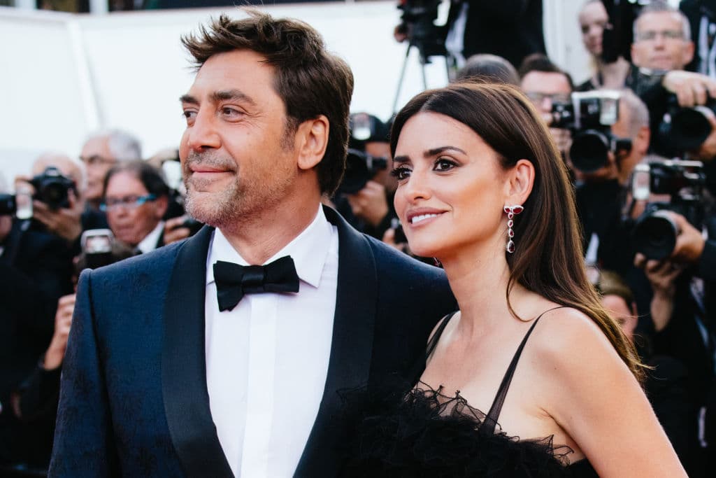 CANNES, FRANCE - MAY 08: Penelope Cruz (R), wearing jewels by Atelier Swarovski Fine Jewelry, with Javier Bardem (L) attend the screening of "Everybody Knows (Todos Lo Saben)" and the opening gala during the 71st annual Cannes Film Festival at Palais des Festivals on May 8, 2018 in Cannes, France. (Photo by Emma McIntyre/Getty Images)