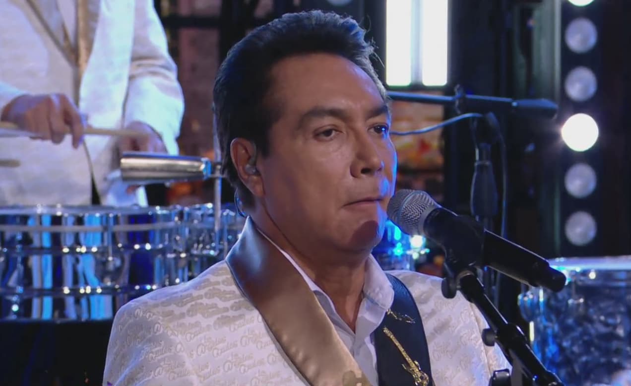 Con la cumbia '¿Cómo te voy a olvidar?', la banda dio el alma en el escenario, con la esperanza de convencer a la audiencia de donar para que la meta del TeletonUSA de este año logre superarse.
<br>