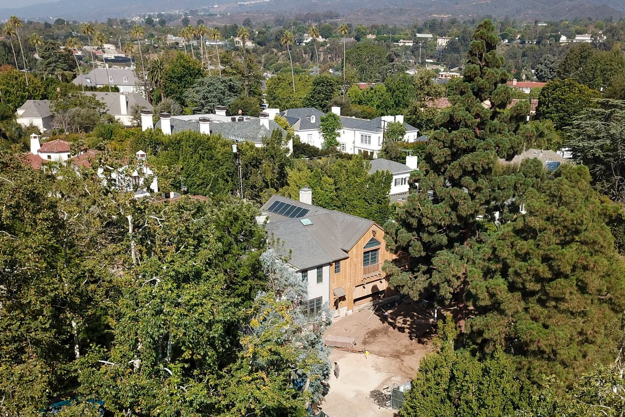 Tanto Affleck como Garner está rehaciendo sus vidas y la actriz está construyendo una 
<b>nueva casa donde vivirá con sus tres hijos.</b>
<br>