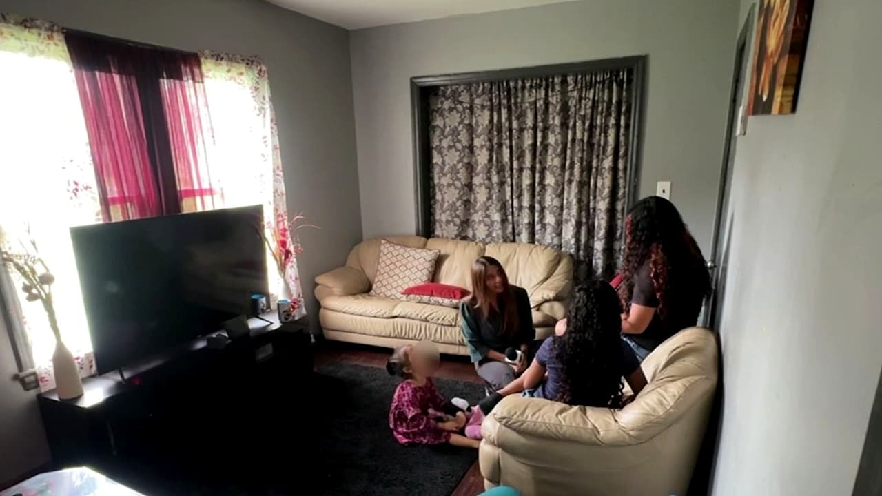 “Para nosotras nuestra mamá es todo”: Hermanas planean su autodeportación para reunirse con sus padres en Honduras