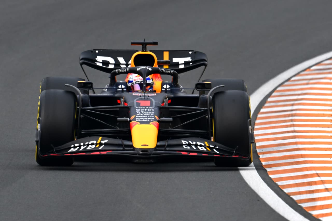 Max Verstappen conquistó el GP de los Países Bajos, por delante de George Rusell y Charles Leclerc; Lewis Hamilton fue cuarto y Checo Pérez quinto.