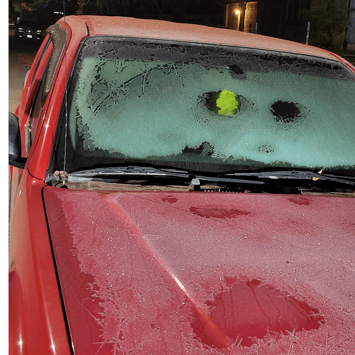 Hielo se adhirió fuertemente a los parabrisas en la zona de Austin.