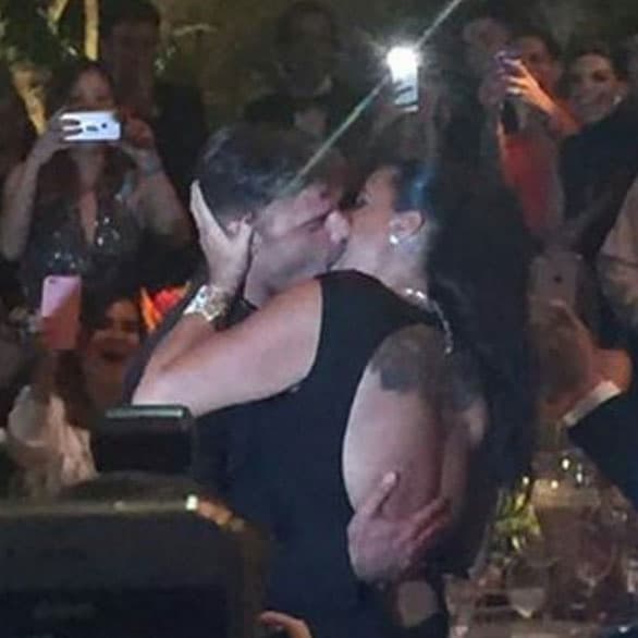 ¿Qué tal el besote que le dieron en la gala amFAR?