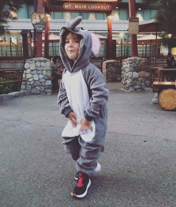 "Porque no siento que me pertenezca, 
<b><a href="https://www.univision.com/shows/el-gordo-y-la-flaca/la-primera-vez-solto-la-cachetada-asi-reacciono-eduardo-yanez-cuando-le-volvimos-a-preguntar-por-su-hijo-y-nieto-video" target="_blank">no siento que pertenezca como una familia</a></b> hacia mí", argumentó el actor, cuyo debut en las telenovelas ocurrió en 1981 gracias a 'El hogar que yo robé'. 
<br>