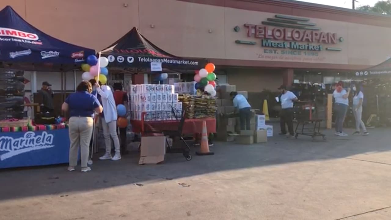 Regalan 800 despensas a familias necesitadas al norte de Houston