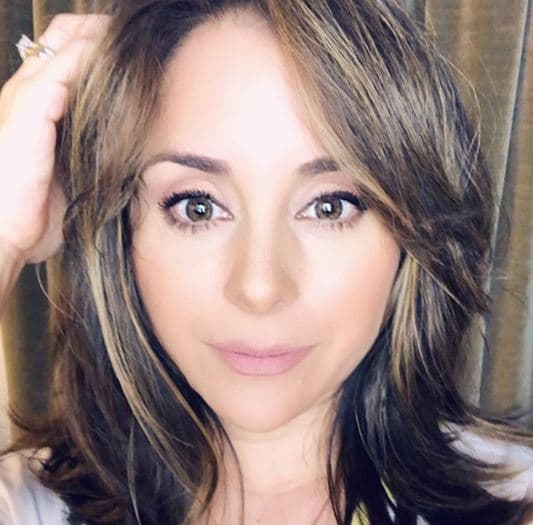 La pérdida de su padre llevó a Karyme a cambiar el rumbo de su vida, hecho que la encausó para adentrarse en la religión católica. 
<br>