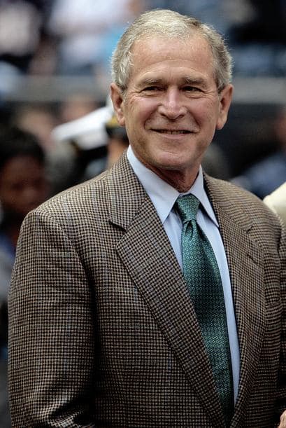 Otro de los que figura en la lista es el ex presidente de EU del año 2000 al 2008, George W. Bush. De acuerdo con datos, George Bush es el mandatario estadounidense con menos popularidad al término de su gestión.