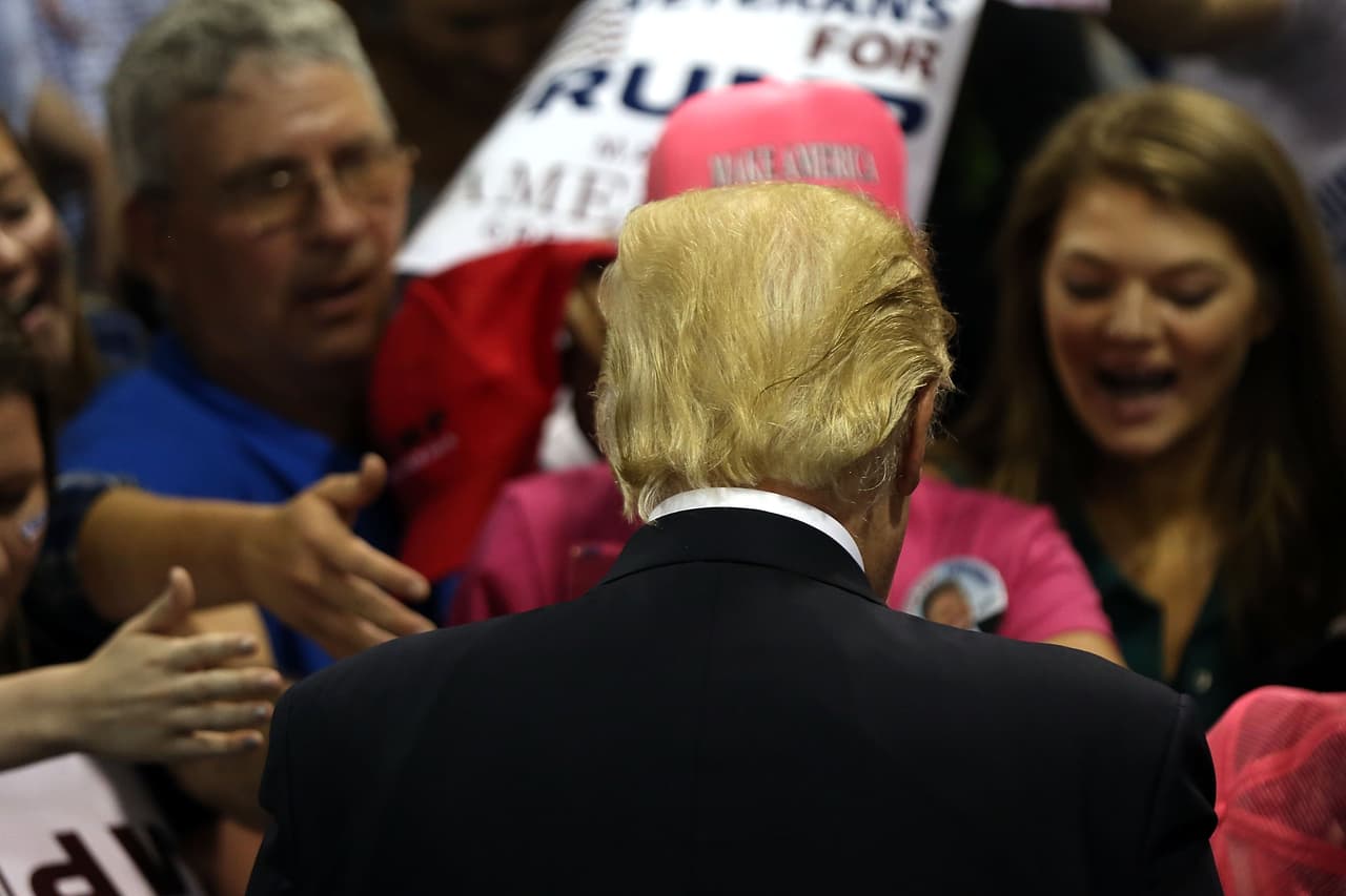 En medio de sus recientes cambios de tono sobre la deportación de inmigrantes indocumentados, el magnate vuelve a reunirse con líderes hispanos.