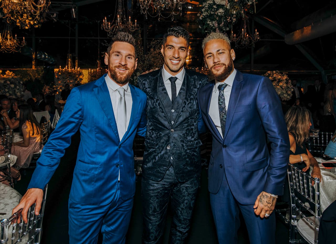 Entre los invitados de Luis Suárez, estuvieron sus compañeros del Barcelona, Neymar y Lionel Messi.