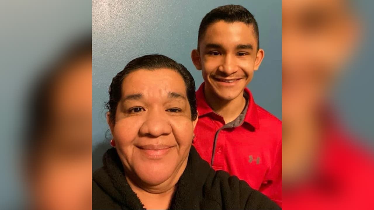 El joven investigó los pasos necesarios para que su madre sea recibida en un hospital en Houston.
<br>
