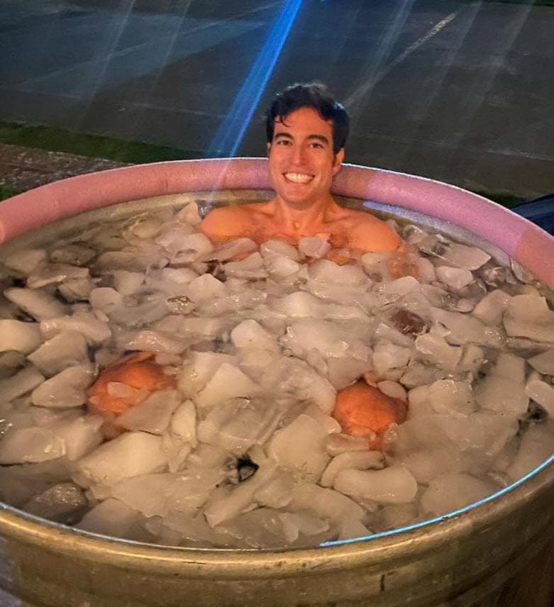 "Una manera muy inteligente de dividir lo que es trabajo que nos consume mucho, que nos quita mucho tiempo, mucha privacidad ya y que nos limita mucho a la gente pública. Entonces la parte de mis relaciones pues ya va a ser mía solamente", agregó.
<br>