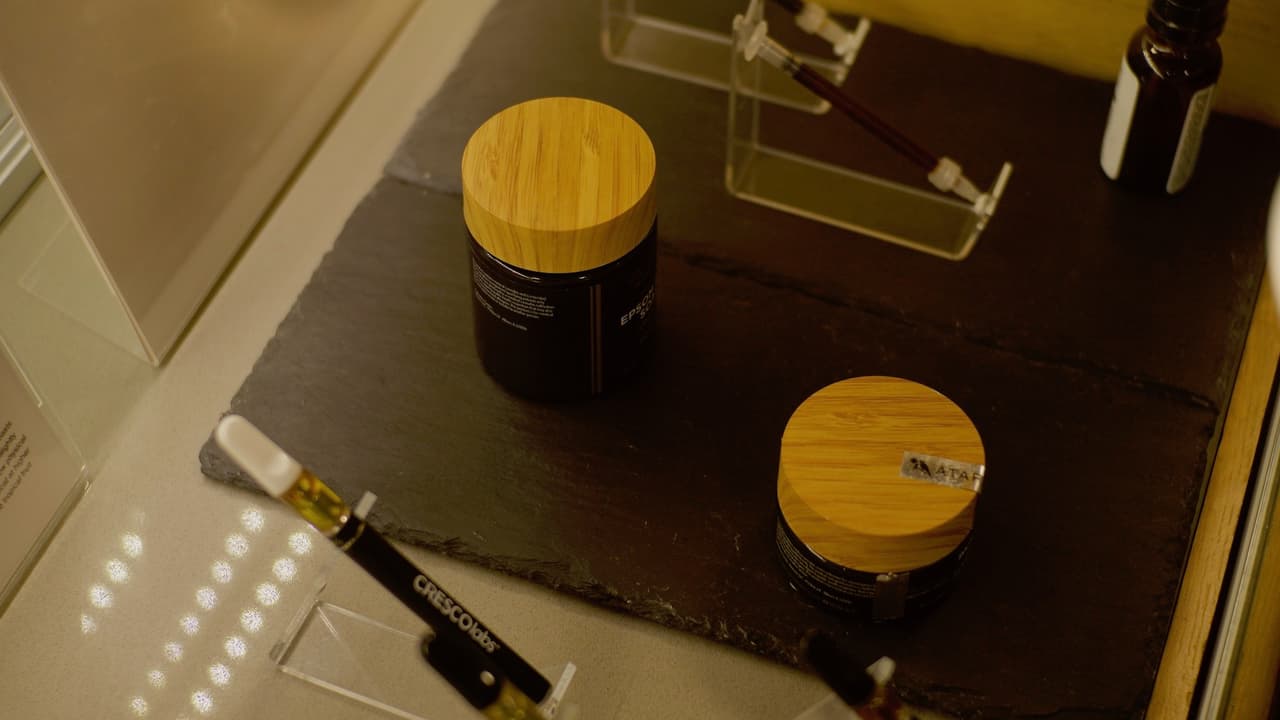 En esta imagen, se ven otras presentaciones de dulces de marihuana.