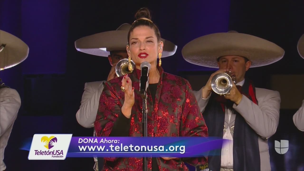 Natalia Jiménez cantó con mariachi ‘Amor Eterno’, de Juan Gabriel.
