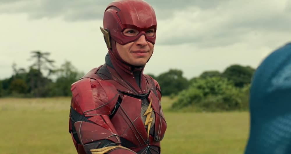 Ezra Miller como Flash