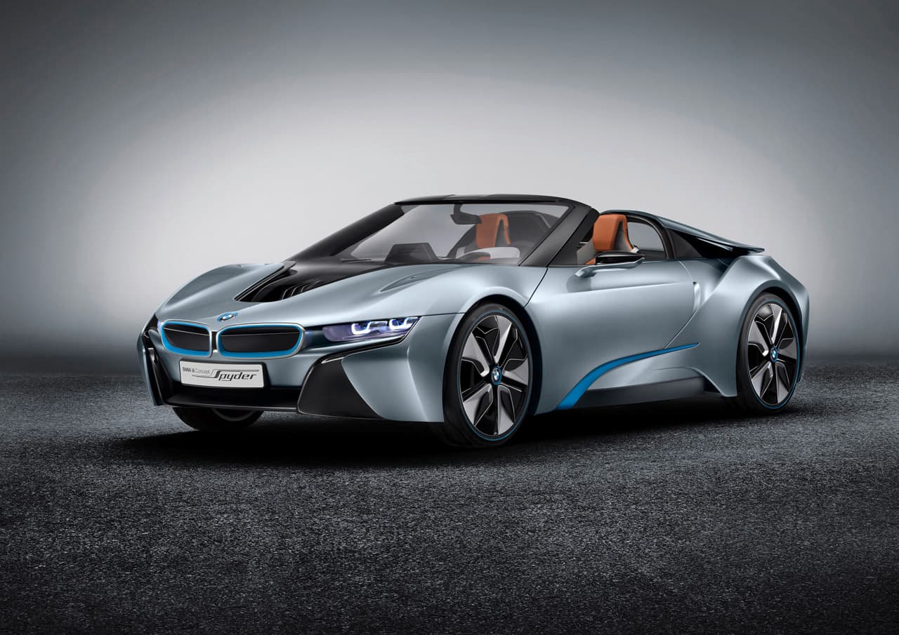 BMW i8 Spyder: El híbrido de conexión BMW i8 es ya una institución entre los autos deportivos híbridos. Su éxito comercial le ha dado a BMW la confianza suficiente para expandir el proyecto con la introducción del BMW i8 Spyder, el cual según Harald Krueger presidente ejecutivo de BMW llegará al mercado en un futuro cercano.