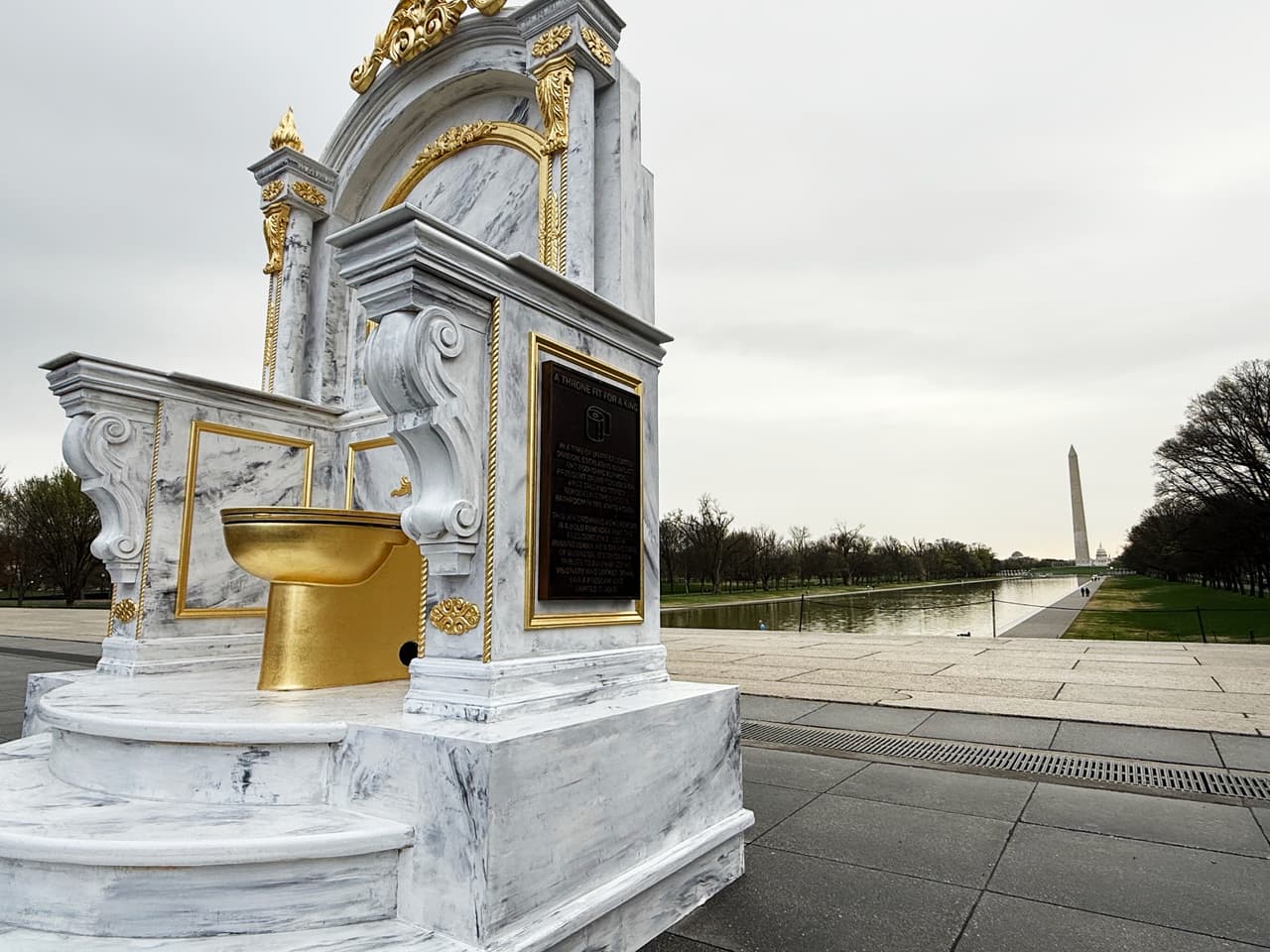"El trono digo de un rey".