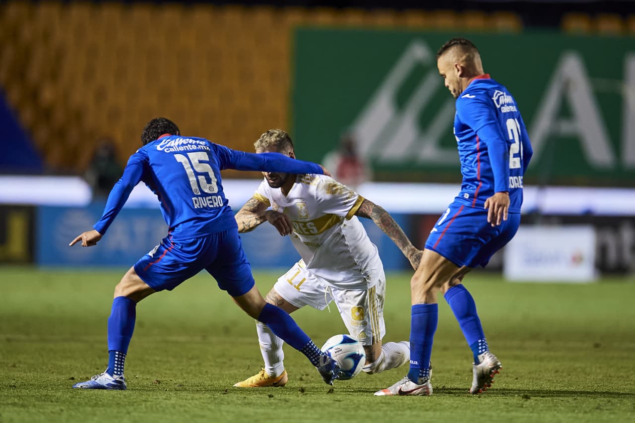 Los Tigres no tienen un buen regreso y Cruz Azul vence 0-2 en el Volcán. Cruz Azul se sitúa en la tercer posición con 12 unidades y los regios se quedan en la décima plaza con 7 unidades, aunque tienen un partido menos que los demás.