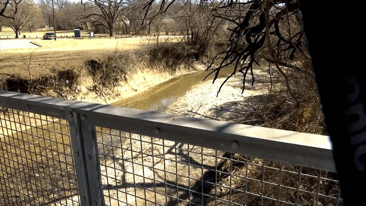 El cuerpo de Douglas aún no ha sido ubicado.