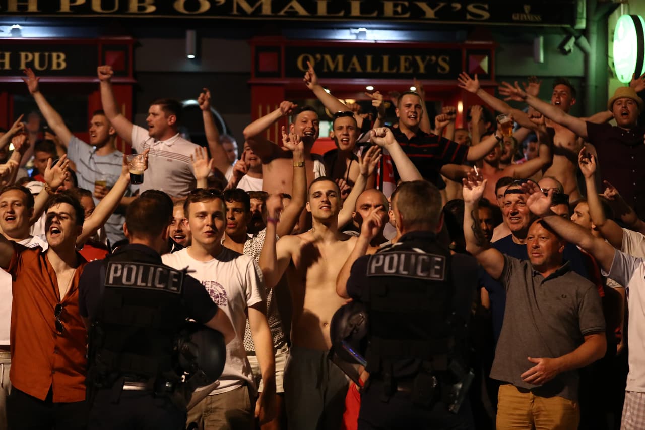 Aficionados ingleses protagonizan disturbios en Marsella previo al arranque de la Euro