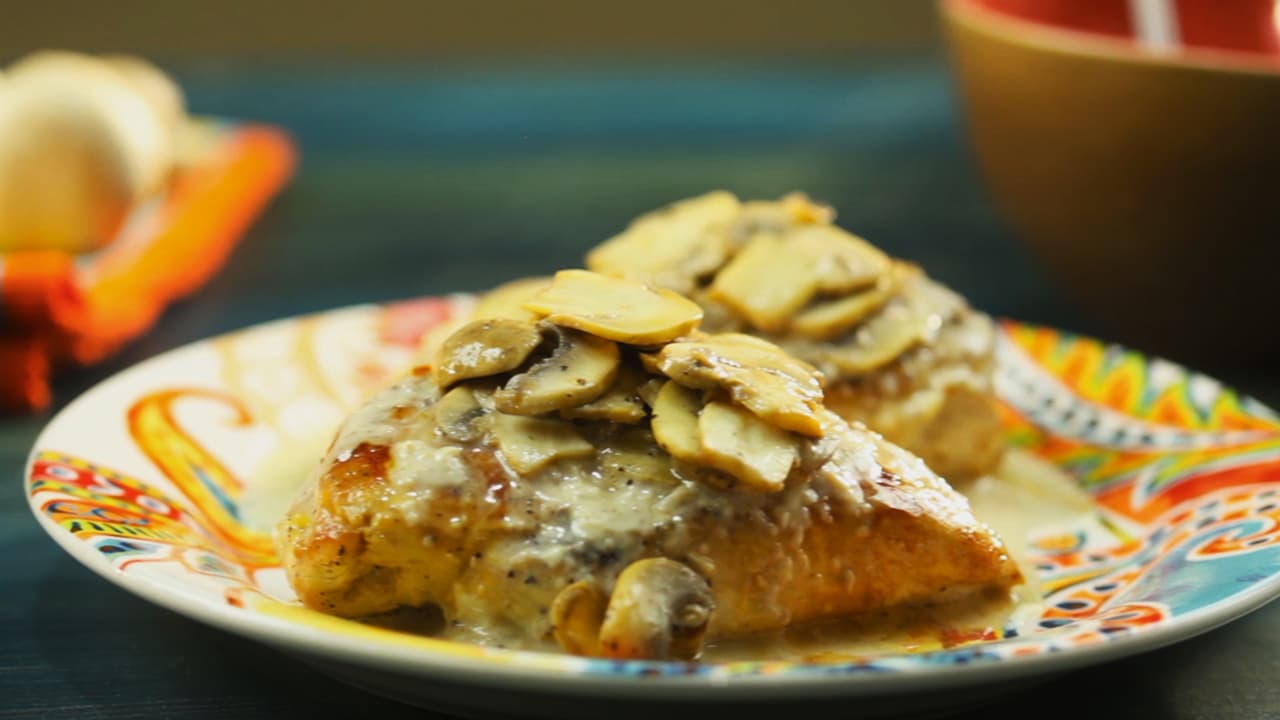 Pollo en salsa cremosa de champiñones