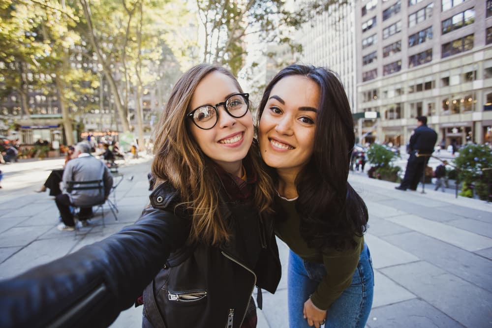 <b>GÉMINIS EN EL MES DE VIRGO 2021</b>
<br>Te conviene mucho lo que ocurre ahora en el panorama astral, pues a pesar de los planetas retrógrados, tu regente Mercurio lo compensa. Este mes estarás muy claro a la hora de escoger nuevas amistades, porque esas personas que surgen de la noche a la mañana y que acabado de conocerte te dicen que eres maravilloso, lo máximo, ten cuidado pues hay personas pegajosas que luego se vuelven insoportables.
<br>