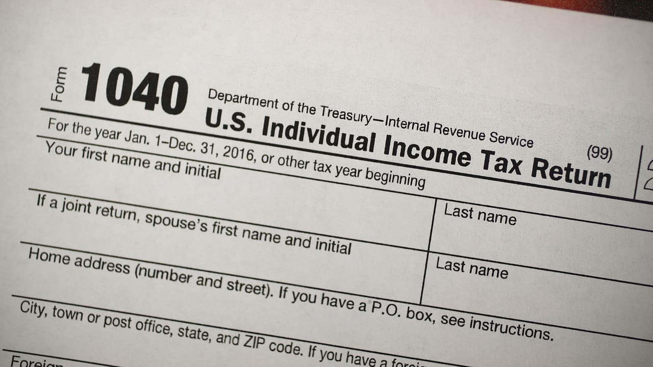 <b>En video |</b> El IRS comenzó a aceptar las declaraciones de impuestos correspondientes a los ingresos recibidos en 2020. La fecha límite para presentarlos es el 15 de abril. Estos son los errores que debes evitar cometer al llenar tu declaración.