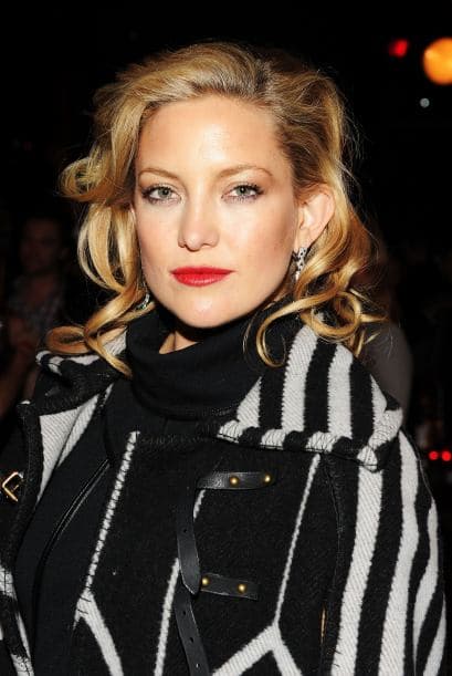 Para Kate unos labios rojos son sus aliados perfectos para lucir más arregladita y formal en vez de verse toda sencillita y al natural.