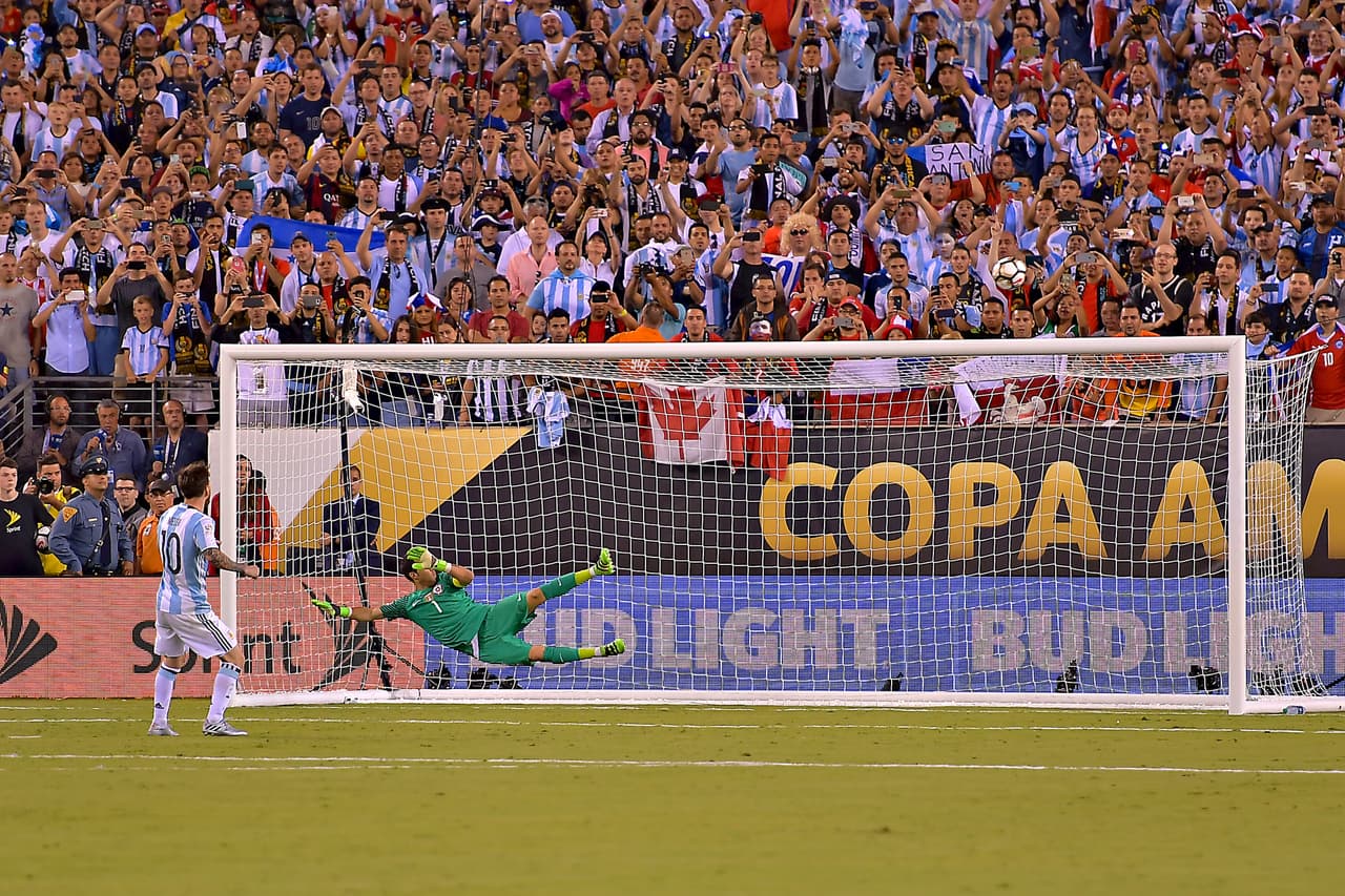 Lionel Messi, el mejor del siglo…errando penales