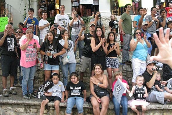 Photos: Spurs Championship Parade 2014 Barges
