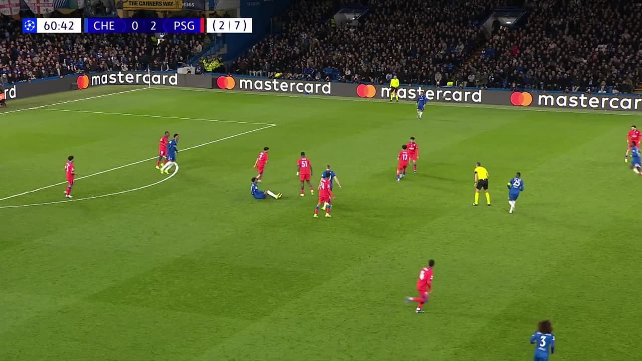 ¡GOL!  anota para Paris Saint-Germain. Senny Mayulu