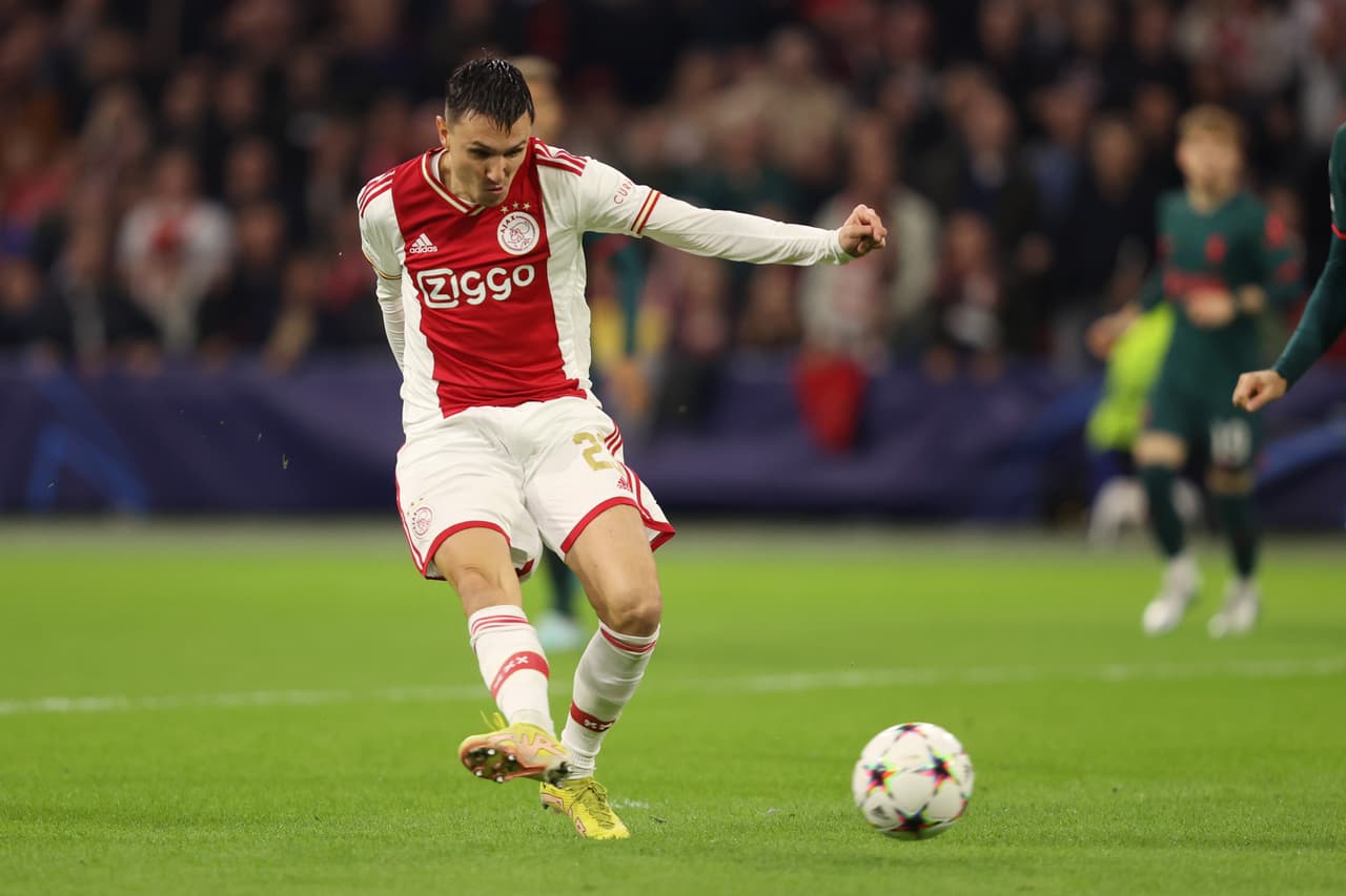 AMSTERDAM, NETHERLANDS - OCTOBER 26: Steven Berghuis of Ajax shoots during the UEFA Champions League group A match between AFC Ajax and Liverpool FC at Johan Cruyff Arena on October 26, 2022 in Amsterdam, Netherlands. (Photo by Dean Mouhtaropoulos/Getty Images)