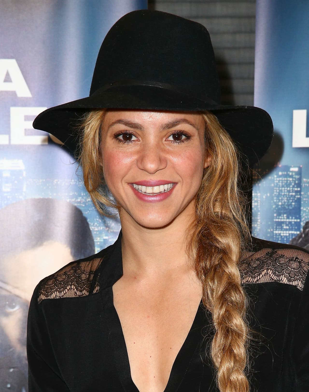 Para poner un toque más coqueto a su atuendo no pueden faltar este tipo de sombreros....