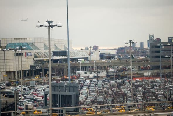 A pesar de los retrasos provocados y la conglomeración en los aeropuertos este Día de Gracias no todos los vuelos fueron cancelados en EEUU.