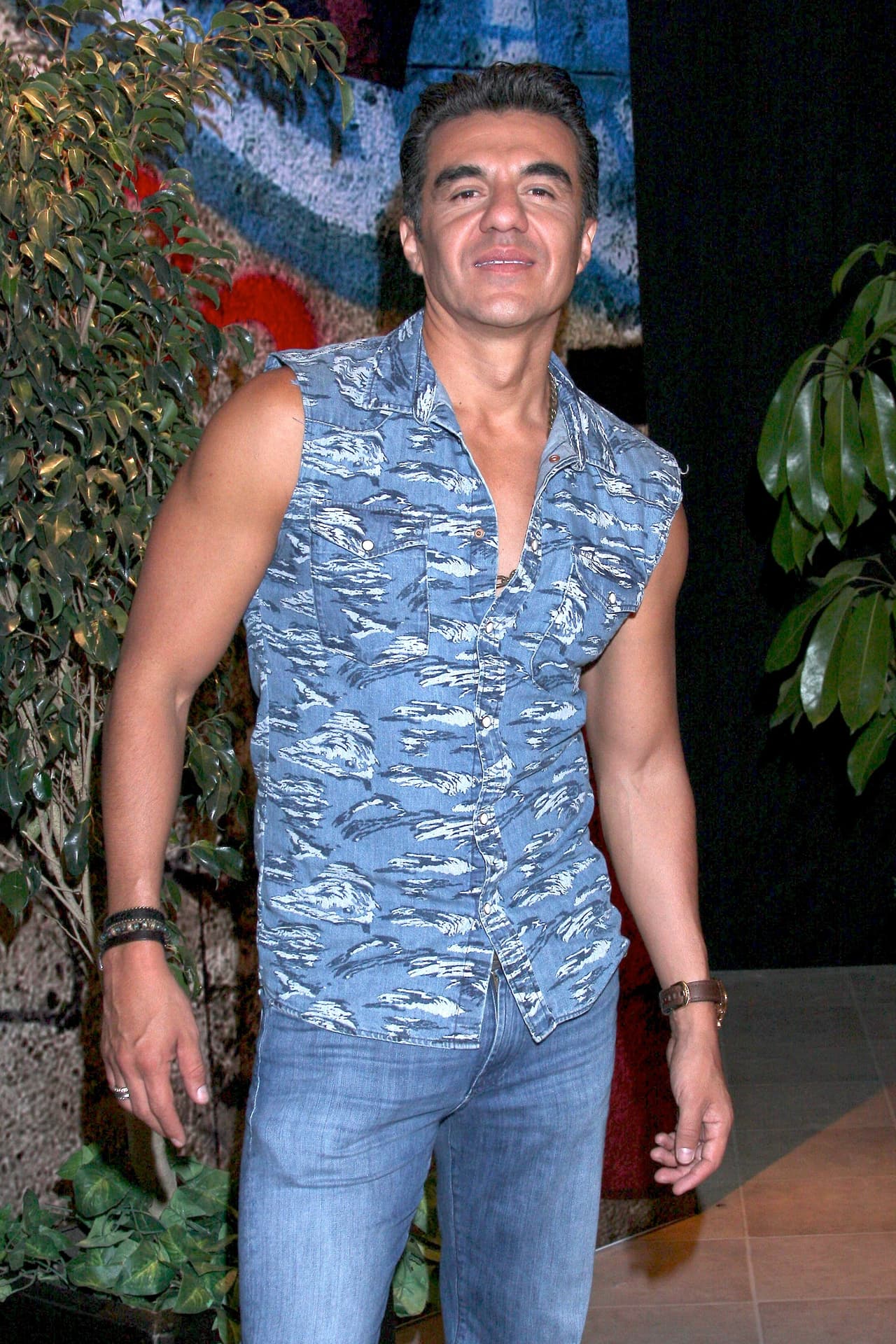 Trabajaba en fiestas infantiles y en restaurantes de la Ciudad de México. Pero su oportunidad de saltar a la fama fue gracias al programa matutino 'Un nuevo día', poco a poco comenzó su carrera en programas de comedia.