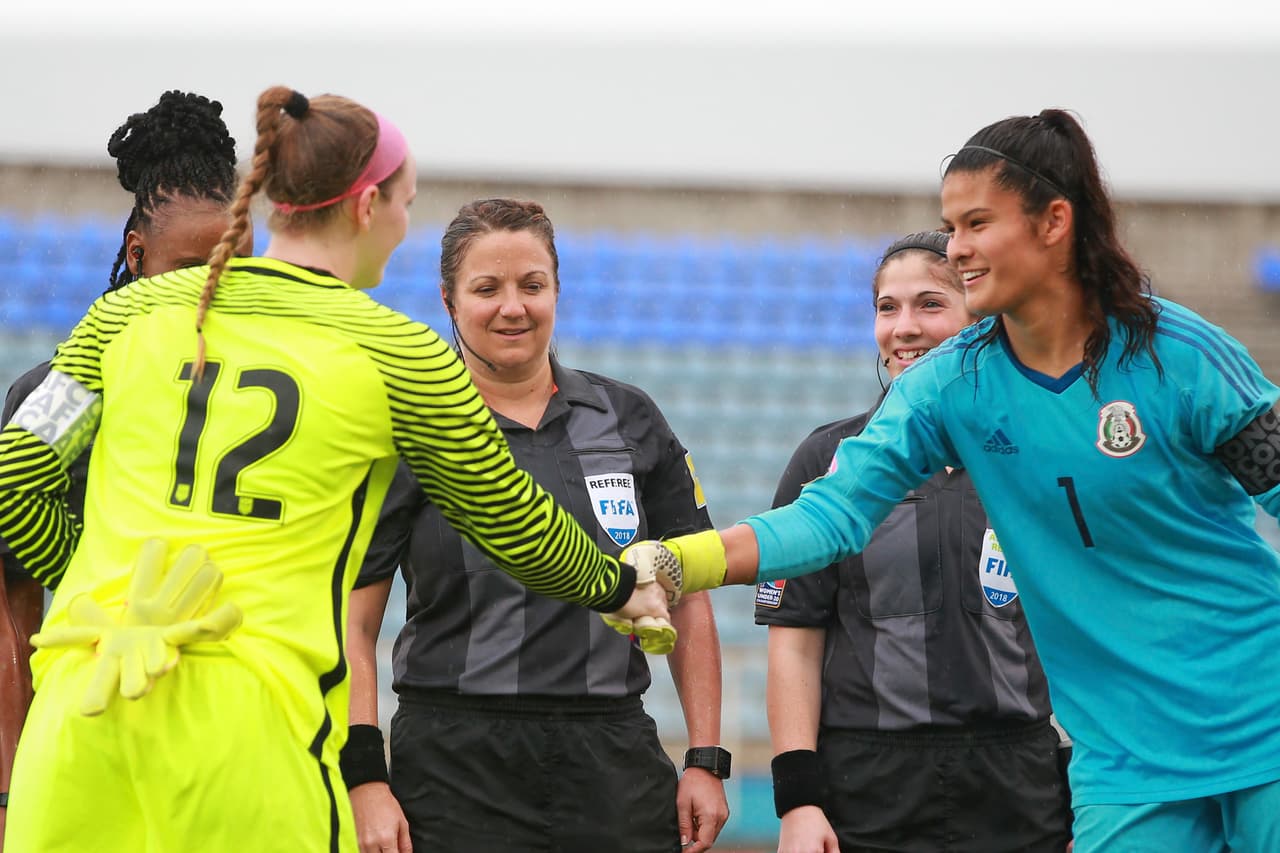 Alvarado fue pieza clave para que México se levantará con el trofeo, no solo por detener los disparos en los tiros penales. Sino que en el tiempo descuento en la segunda parte detuvo un tiro a Sophia Smith.